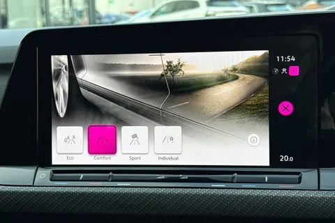 38 of 46 for Volkswagen Golf 1.5 TSI R-Line Euro 6 (s/s) 5dr