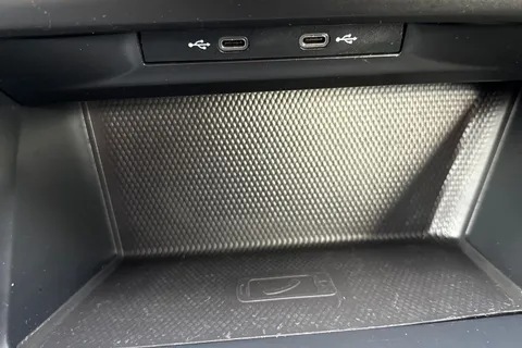 42 of 46 for Volkswagen Golf 1.5 TSI R-Line Euro 6 (s/s) 5dr