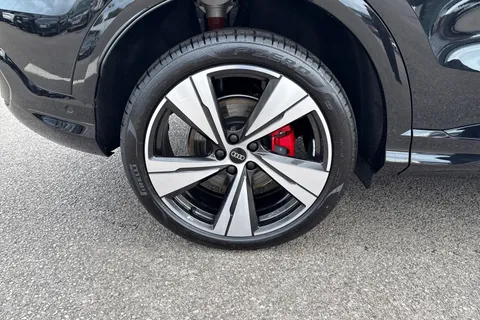 DA75NKZ Audi Q5 SUV Edition 1 TDI quattro 204 PS S tronic Thumbnail #13