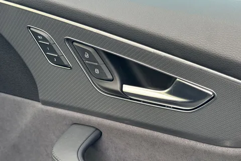 DA75XCX Audi RS Q8 SUV performance    640 PS tiptronic Thumbnail #21