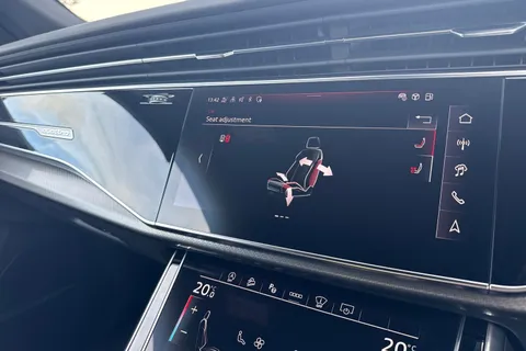 DA75XCX Audi RS Q8 SUV performance    640 PS tiptronic Thumbnail #46