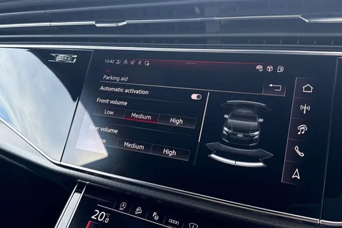 DA75XCX Audi RS Q8 SUV performance    640 PS tiptronic Thumbnail #49