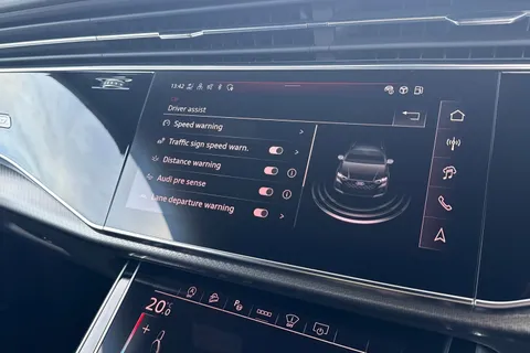 DA75XCX Audi RS Q8 SUV performance    640 PS tiptronic Thumbnail #50