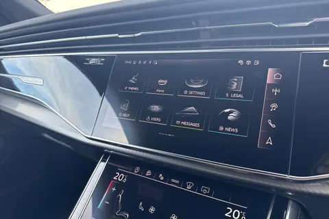 DA75XCX Audi RS Q8 SUV performance    640 PS tiptronic Thumbnail #51