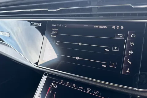 DA75XCX Audi RS Q8 SUV performance    640 PS tiptronic Thumbnail #54