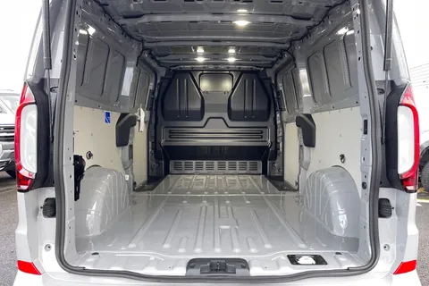 BG75LRL Volkswagen Transporter 2.0 TDI 170PS Commerce Pro Van Auto-Tailgate Thumbnail #7