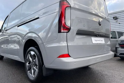 BG75LRL Volkswagen Transporter 2.0 TDI 170PS Commerce Pro Van Auto-Tailgate Thumbnail #8