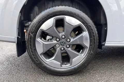 BG75LRL Volkswagen Transporter 2.0 TDI 170PS Commerce Pro Van Auto-Tailgate Thumbnail #12