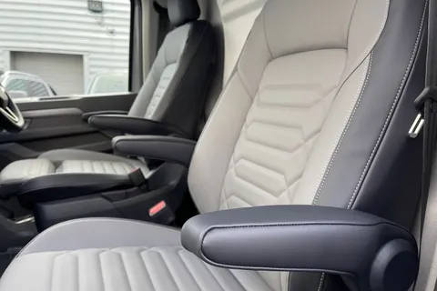 BG75LNY Volkswagen Transporter 2.0 TDI 170PS Commerce Pro Van Auto-Tailgate Thumbnail #19