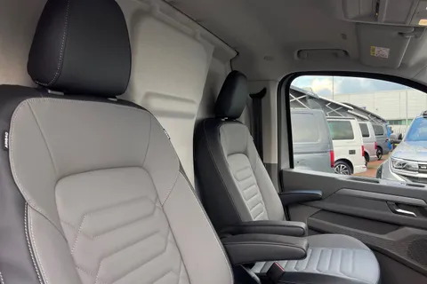 BG75LNY Volkswagen Transporter 2.0 TDI 170PS Commerce Pro Van Auto-Tailgate Thumbnail #24