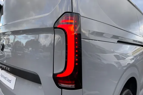 BG75LRL Volkswagen Transporter 2.0 TDI 170PS Commerce Pro Van Auto-Tailgate Thumbnail #36