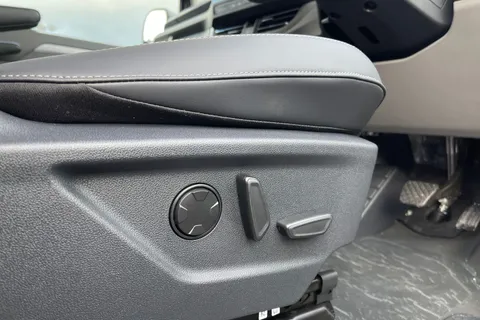 BG75LRL Volkswagen Transporter 2.0 TDI 170PS Commerce Pro Van Auto-Tailgate Thumbnail #41