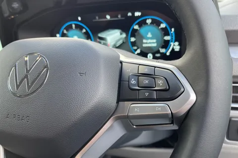 BG75LRL Volkswagen Transporter 2.0 TDI 170PS Commerce Pro Van Auto-Tailgate Thumbnail #45