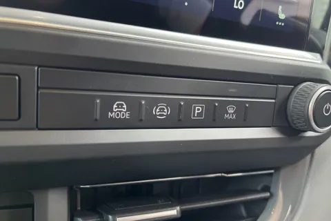 BG75LRL Volkswagen Transporter 2.0 TDI 170PS Commerce Pro Van Auto-Tailgate Thumbnail #53