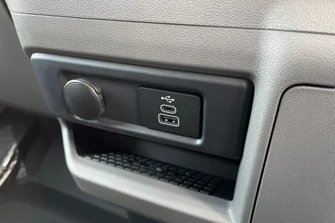 BG75LRL Volkswagen Transporter 2.0 TDI 170PS Commerce Pro Van Auto-Tailgate Thumbnail #54