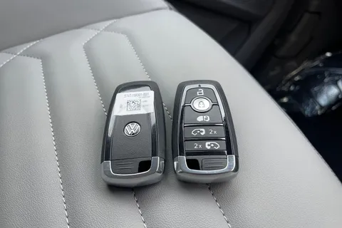 BG75LRL Volkswagen Transporter 2.0 TDI 170PS Commerce Pro Van Auto-Tailgate Thumbnail #57