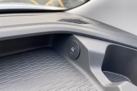 BG75LRL Volkswagen Transporter 2.0 TDI 170PS Commerce Pro Van Auto-Tailgate Thumbnail #61