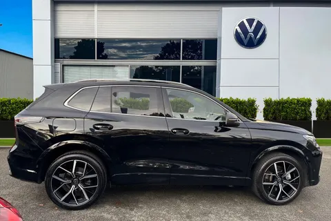 DC25TLK Volkswagen Tiguan 2.0 TDI R-Line 5dr DSG | Electric Tailgate | Heated Seats | Rear View Camer Thumbnail #4