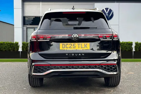 DC25TLK Volkswagen Tiguan 2.0 TDI R-Line 5dr DSG | Electric Tailgate | Heated Seats | Rear View Camer Thumbnail #5