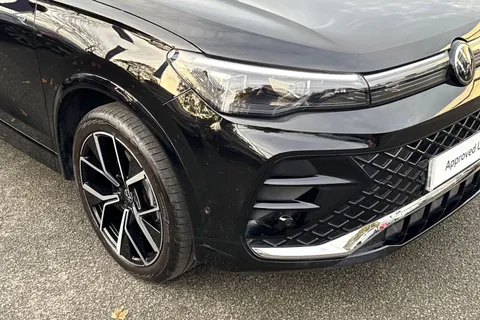 DC25TLK Volkswagen Tiguan 2.0 TDI R-Line 5dr DSG | Electric Tailgate | Heated Seats | Rear View Camer Thumbnail #10