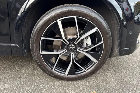 DC25TLK Volkswagen Tiguan 2.0 TDI R-Line 5dr DSG | Electric Tailgate | Heated Seats | Rear View Camer Thumbnail #11