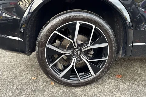 DC25TLK Volkswagen Tiguan 2.0 TDI R-Line 5dr DSG | Electric Tailgate | Heated Seats | Rear View Camer Thumbnail #12