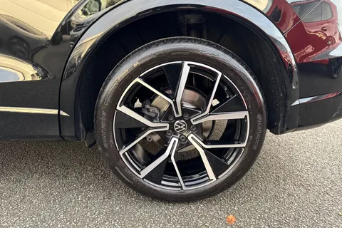DC25TLK Volkswagen Tiguan 2.0 TDI R-Line 5dr DSG | Electric Tailgate | Heated Seats | Rear View Camer Thumbnail #13