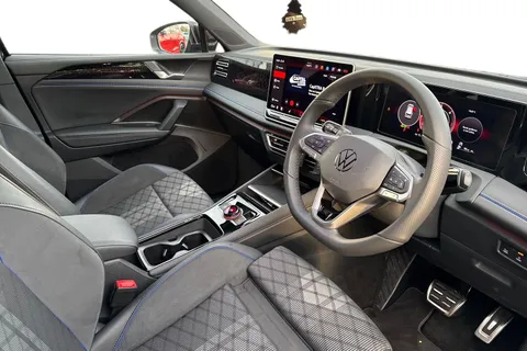 DC25TLK Volkswagen Tiguan 2.0 TDI R-Line 5dr DSG | Electric Tailgate | Heated Seats | Rear View Camer Thumbnail #15