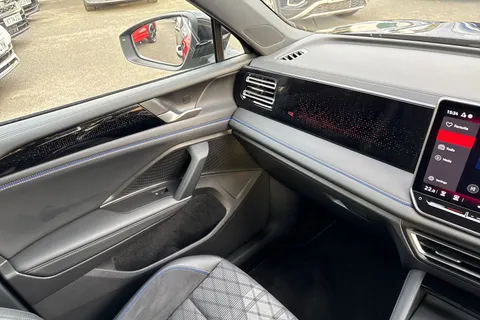 DC25TLK Volkswagen Tiguan 2.0 TDI R-Line 5dr DSG | Electric Tailgate | Heated Seats | Rear View Camer Thumbnail #21