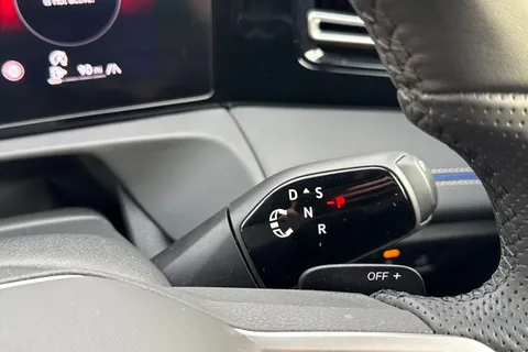 DC25TLK Volkswagen Tiguan 2.0 TDI R-Line 5dr DSG | Electric Tailgate | Heated Seats | Rear View Camer Thumbnail #24