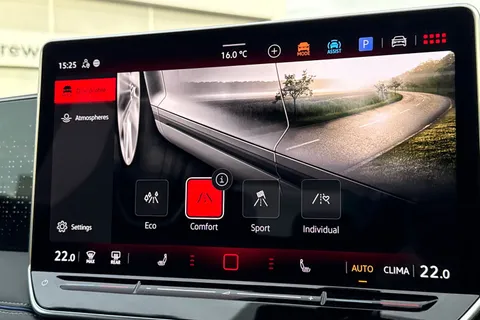 DC25TLK Volkswagen Tiguan 2.0 TDI R-Line 5dr DSG | Electric Tailgate | Heated Seats | Rear View Camer Thumbnail #31