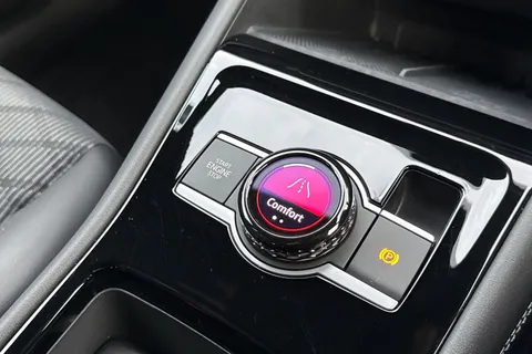 DC25TLK Volkswagen Tiguan 2.0 TDI R-Line 5dr DSG | Electric Tailgate | Heated Seats | Rear View Camer Thumbnail #38