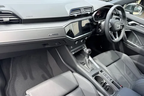 DC25NTX Audi Q3 S line 35 TFSI 150 PS S tronic Thumbnail #20