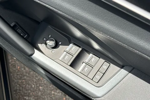 DC25NTX Audi Q3 S line 35 TFSI 150 PS S tronic Thumbnail #21