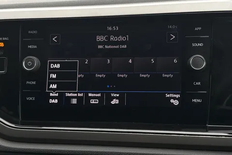 32 of 39 for Volkswagen Polo 1.0 SE Euro 6 (s/s) 5dr