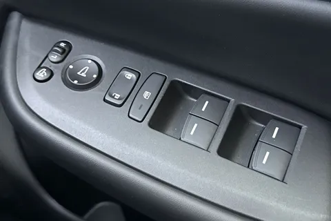 42 of 50 for HONDA JAZZ 1.5 i-MMD Hybrid Advance 5dr eCVT