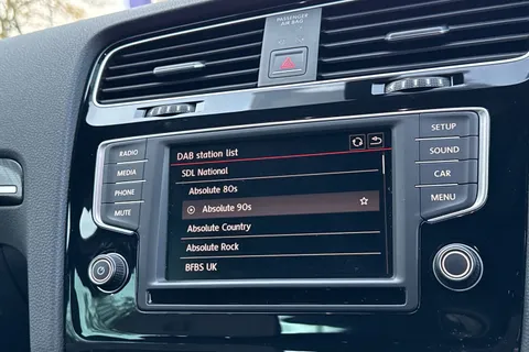 DU65UFZ Volkswagen Golf 2.0 TSI R 5dr DSG | Adaptive cruise control | Parking Sensors Thumbnail #17