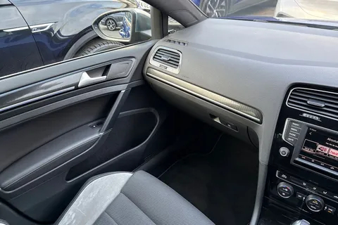 DU65UFZ Volkswagen Golf 2.0 TSI R 5dr DSG | Adaptive cruise control | Parking Sensors Thumbnail #20