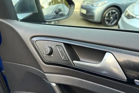 DU65UFZ Volkswagen Golf 2.0 TSI R 5dr DSG | Adaptive cruise control | Parking Sensors Thumbnail #21
