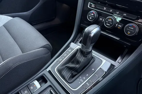 DU65UFZ Volkswagen Golf 2.0 TSI R 5dr DSG | Adaptive cruise control | Parking Sensors Thumbnail #23