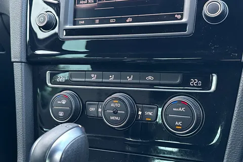 DU65UFZ Volkswagen Golf 2.0 TSI R 5dr DSG | Adaptive cruise control | Parking Sensors Thumbnail #29