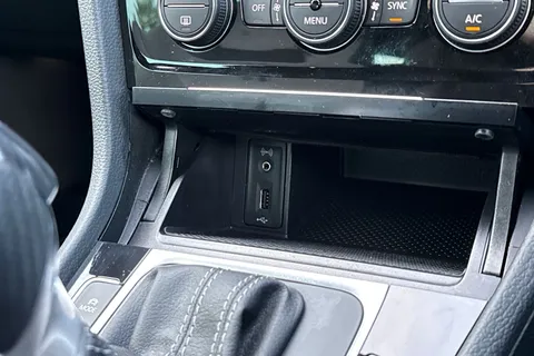 DU65UFZ Volkswagen Golf 2.0 TSI R 5dr DSG | Adaptive cruise control | Parking Sensors Thumbnail #30