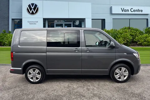 CX74LMO Volkswagen Transporter 2.0 TDI 150 Highline Kombi Van Thumbnail #4