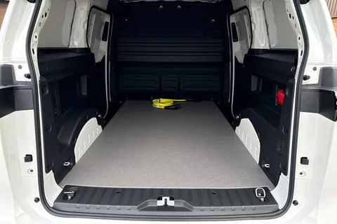 CX75LTN Volkswagen Id. Buzz Cargo Pro 79kWh Commerce Panel Van 5dr Electric Auto (286 ps) Thumbnail #7