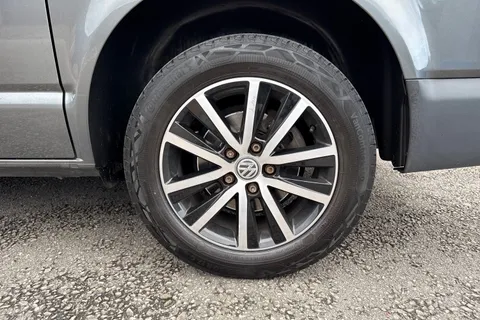 YS22ESY Volkswagen Transporter Shuttle 2.0 TDI 110PS S Minibus Thumbnail #11