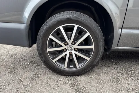 YS22ESY Volkswagen Transporter Shuttle 2.0 TDI 110PS S Minibus Thumbnail #12