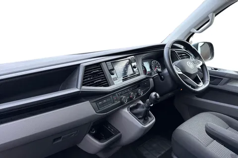 CX74LMO Volkswagen Transporter 2.0 TDI 150 Highline Kombi Van Thumbnail #15