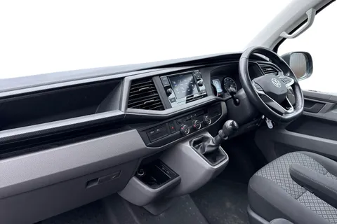 YS22ESY Volkswagen Transporter Shuttle 2.0 TDI 110PS S Minibus Thumbnail #15