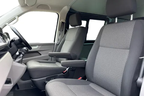 CX74LMO Volkswagen Transporter 2.0 TDI 150 Highline Kombi Van Thumbnail #16