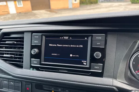 CX74LMO Volkswagen Transporter 2.0 TDI 150 Highline Kombi Van Thumbnail #17